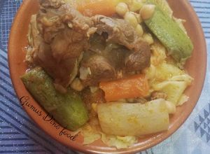 Une photo de Chakchouka plat traditionnel typiquement algérien(biskra)