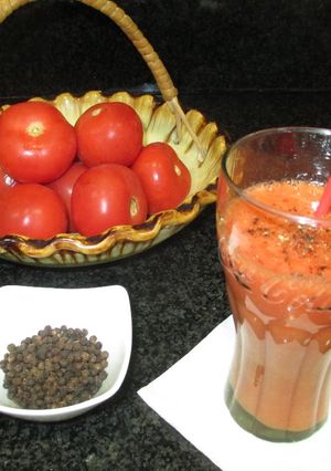 Foto principal de Licuado de tomates con pimienta negra