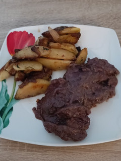 Una foto de Papas salteadas y panas de pollo