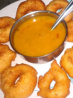 મેંદુ વડા (Medu Vada Recipe In Gujarati) રેસીપી મુખ્ય ફોટો