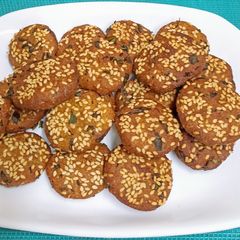 A picture of Makai Bajri Ane Methi Na Vada.