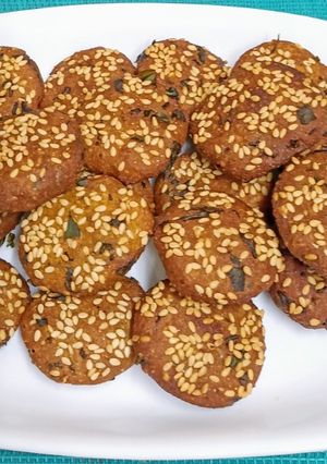 A picture of Makai Bajri Ane Methi Na Vada.
