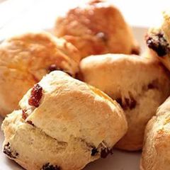 A picture of Scones with raisins.