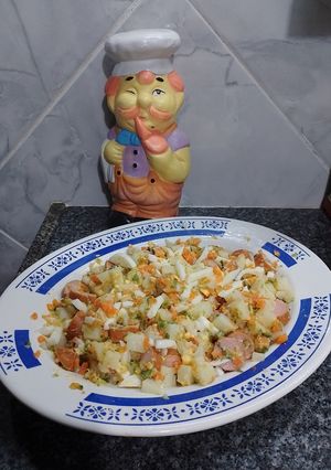 Una foto de Ensalada de Verduras y Panchos🌠