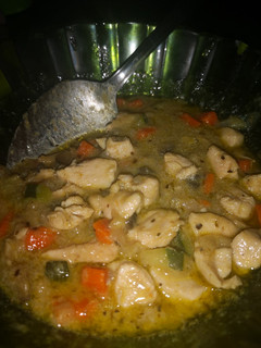 Una foto de Pollo con curry verde