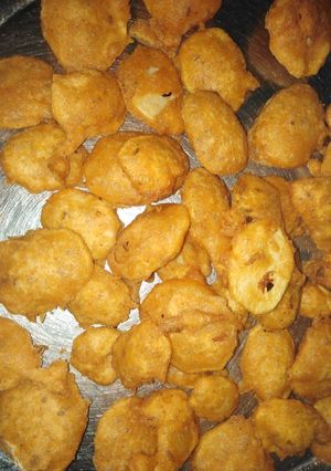 A picture of Aloo k Pakore.