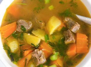 Hình của món CANH THỊT BÒ HẦM KHOAI TÂY, CÀ RỐT.