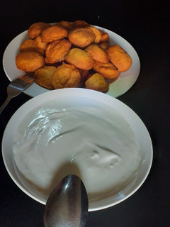 A picture of Coconut Pap/Bean cake.