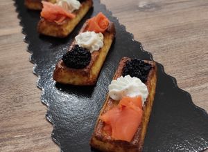 Une photo de Finger saumon caviar