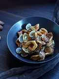 Orecchiette tricolore alle vongole con zenzero,paprica e pesto