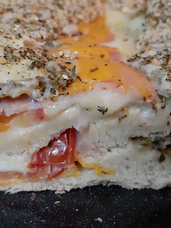 Una foto de Pizza rellena arrollada 🍕