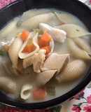 Caldo de pollo cremoso