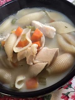 Una foto de Caldo de pollo cremoso
