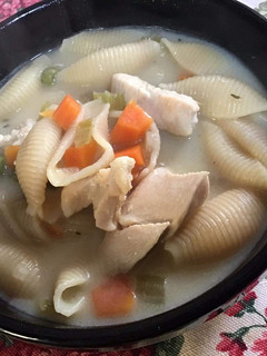 Una foto de Caldo de pollo cremoso