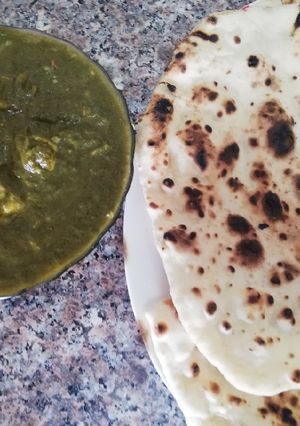 A picture of Palak paneer.