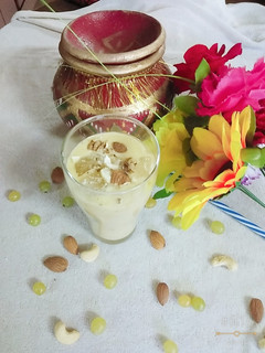 मिक्स ड्राई फ्रूट लस्सी (Mix dry fruit Lassi recipe in Hindi) रेसिपी मुख्य फोटो
