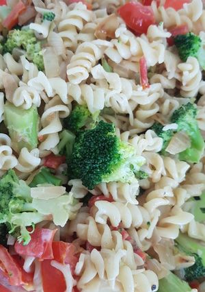 Una foto de Fideos con salsa de brócoli
