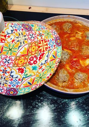 Une photo de Tajine kefta tomates et courgettes