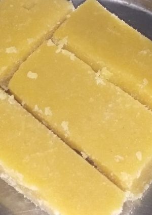 நெய்  மைசூர்பாகு (Nei mysore pak recipe in Tamil) செய்முறை முக்கிய புகைப்படம்