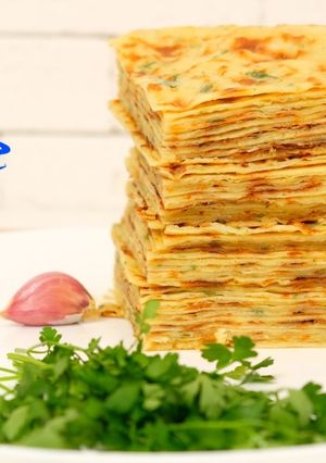 Фото Хычины: лепешки на сковороде с сыром и картошкой.