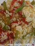 Arroz con sofrito de pimientos y cebolla