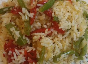 Foto principal de Arroz con sofrito de pimientos y cebolla