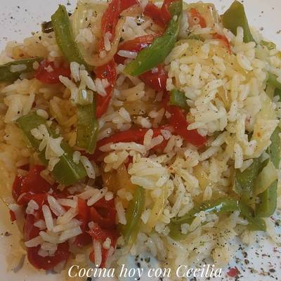 Arroz con sofrito de pimientos y cebolla Receta de Cecilia Lascaux 