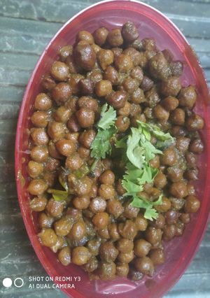 A picture of Bihari style masala chana.
