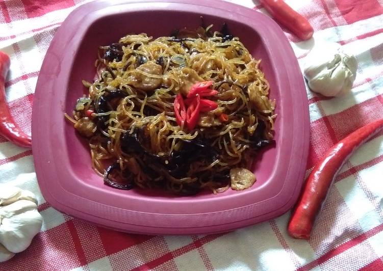 Resep Bihun goreng jamur kuping yang simpel