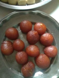 गुलाब जामुन (Gulab jamun recipe in Hindi) रेसिपी मुख्य फोटो