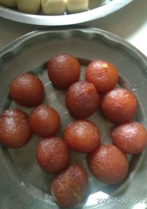 गुलाब जामुन (Gulab jamun recipe in Hindi) रेसिपी मुख्य फोटो