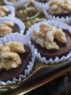 Una foto de Bombones de chocolate y dulce de leche con nuez