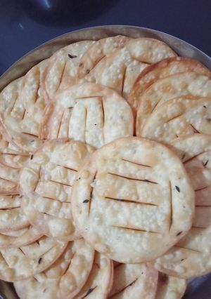 પૂરી(Poori Recipe in Gujarati) રેસીપી મુખ્ય ફોટો