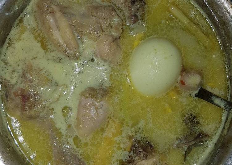 Opor ayam dan telur