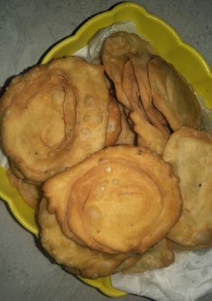 नमकीन मठरी (namkeen mathri recipe in Hindi) रेसिपी मुख्य फोटो