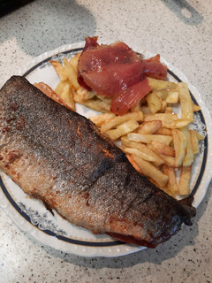 Una foto de Truchas asalmonadas rellenas de jamón