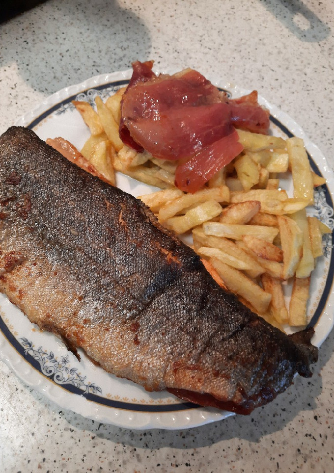 Una foto de Truchas asalmonadas rellenas de jamón