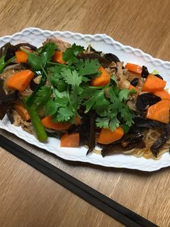 Una foto de Glass noodle con pasta de Tom Yum