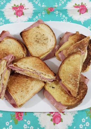Una foto de Sándwich Montecristo