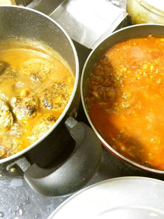 A picture of Meat Sauce and Hamburgers (Cooked Simultaneously!).