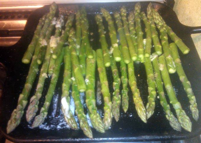 grilled asparagus w/ garlic & butter