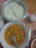 Onions in rice and tomatoes stew