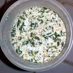 A picture of D.I.Y. Seasoned Salts (No°1).