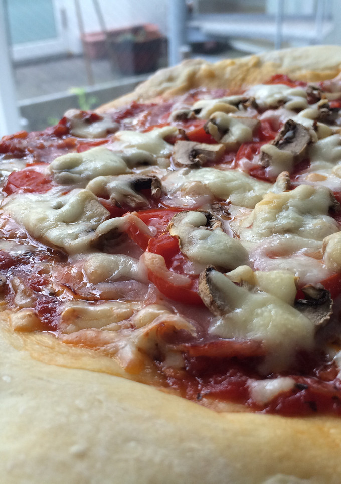 A picture of Prosciutto and Mushroom Pizza.