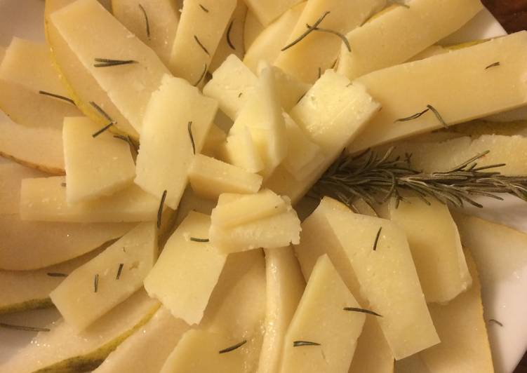 How to Make Ultimate Pear With Manchego Cheese