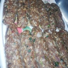 A picture of Kachy Qeemy ke kabab.