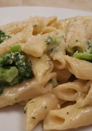 A picture of Cheesy Penne with Broccoli.