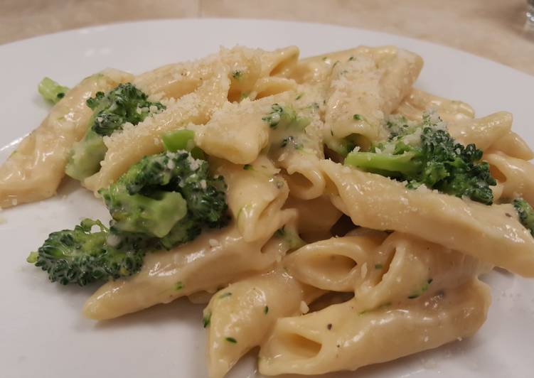 Recipe of Super Quick Homemade Cheesy Penne with Broccoli