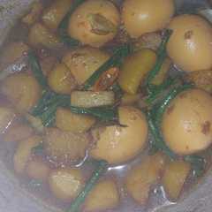 รูปของ Semur kentang telur