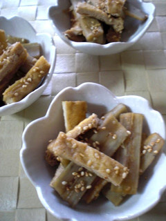 A picture of Healthy Sesame Simmered Burdock Root and Aburaage.